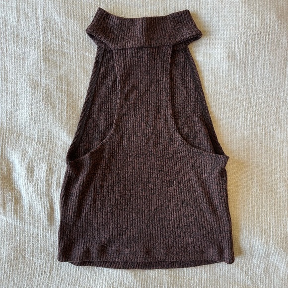 Adorable knit high neck crop top black & maroon - Picture 2 of 2
